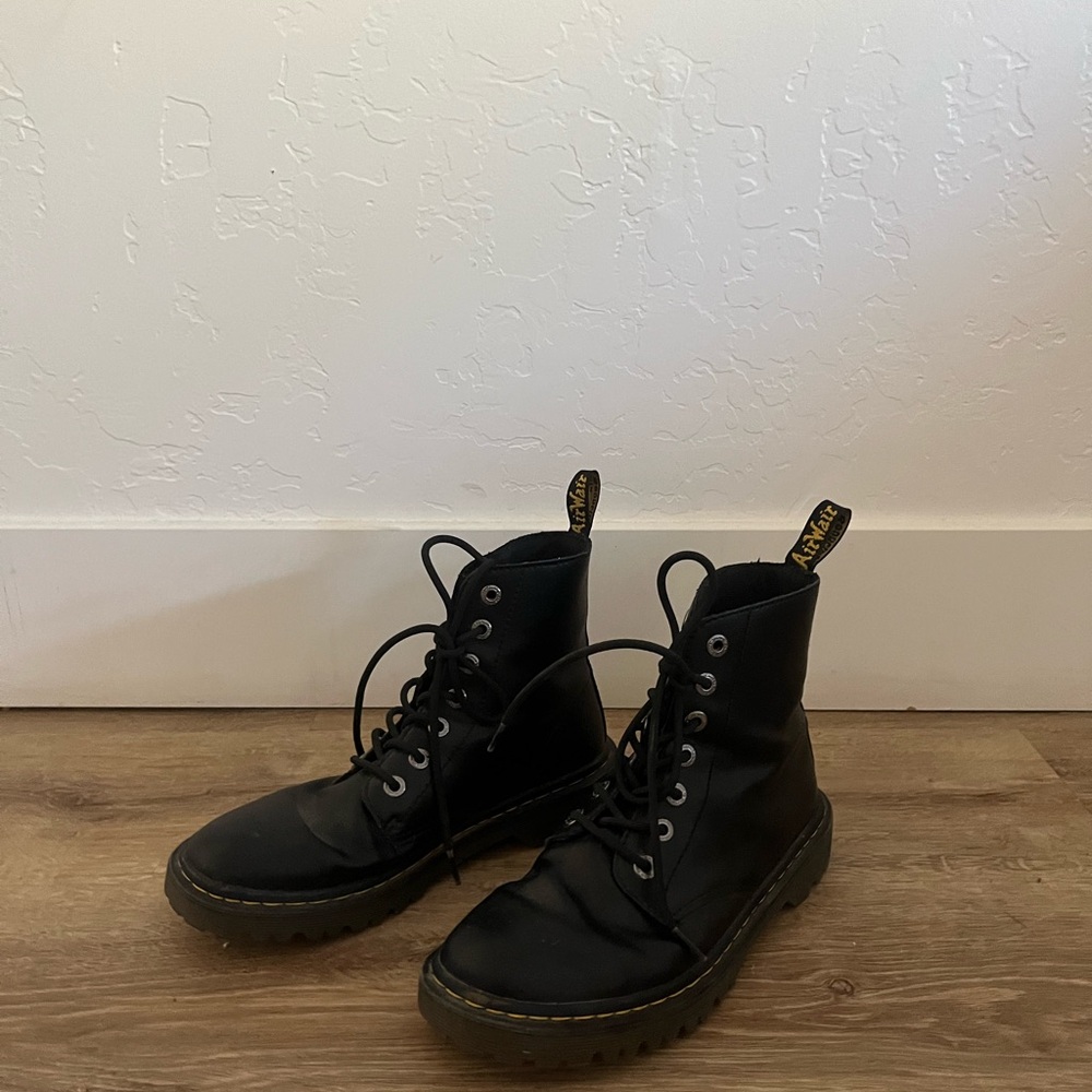 Black Lace-Up Doc Marten Boots - Picture 4 of 5